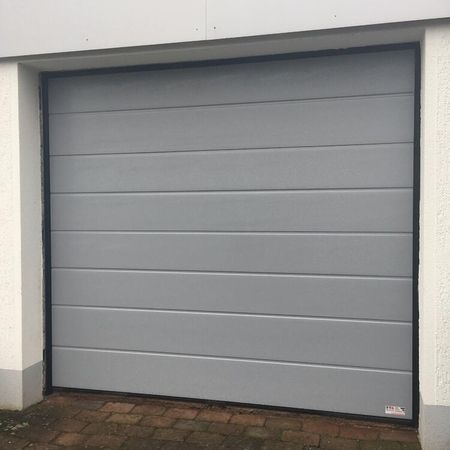 ConDoor Garagen-Sektionaltor ISO40, RAL 7014 Fenstergrau, Mittelsicke Woodgrain