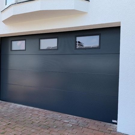 ConDoor Garagen-Sektionaltor ISO40 Typ Design-Line Umbra Microprofiliert, RAL 7016 Anthrazitgrau, mit Fenster