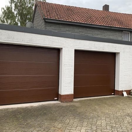 ConDoor Garagen-Sektionaltor ISO40 Typ ohne Sicke Woodgrain, 2500 x 2125 mm, RAL 8011 Nussbraun