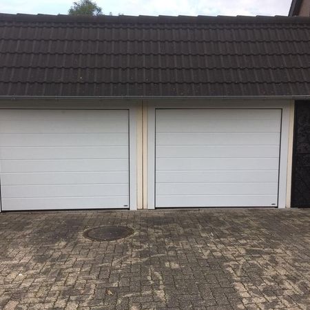 Novoferm mit Blenden für Fertiggarage, ISO20-4, RAL 9016 Verkehrsweiß, Mittelsicke Woodgrain