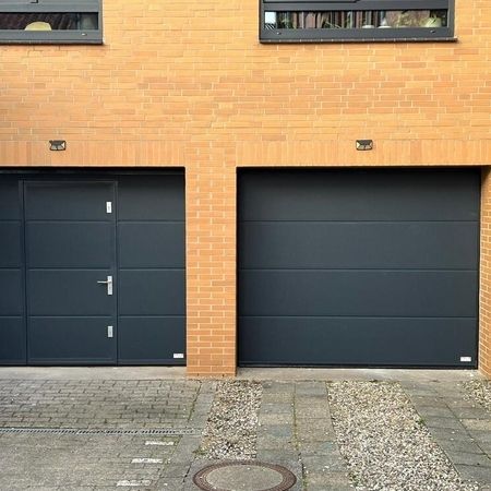ConDoor Garagen-Sektionaltore, 1x mit Schlupftür, RAL 7016, ohne Sicke, Sandstruktur