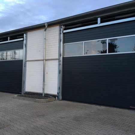 Hörmann Industrie-Sektionaltor, Sicke, Stucco geprägt, RAL 7016 Anthrazitgrau