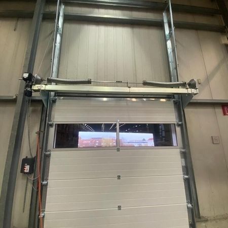 ConDoor Industrie-Sektionaltor ISO40, Typ S40, Vertikalsystem, 2700 × 2750 mm, RAL 9006 Weißaluminium