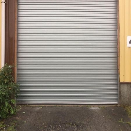 Rolltor in Silber