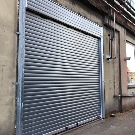 Hörmann Deco Rolltor, 3000 x 3000 mm, mit Unterkonstruktion und Blende