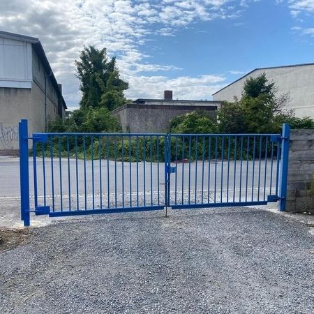 2-flügelige Drehtoranlage / Nachbau nach Anfahrschaden