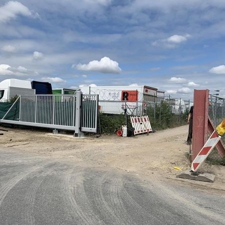 BALU Hofschiebetoranlage, RAL 9006 Weißaluminium, Öffnungsrichtung nach links von außen gesehen